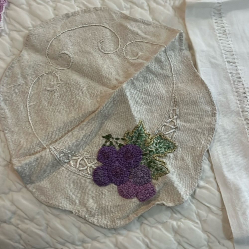 Floral Embroidered Table Runner - Picture 3 of 7